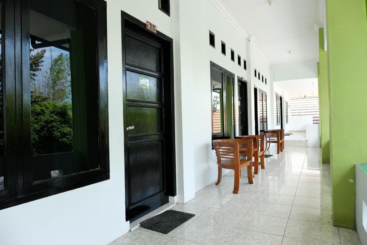 โอโย 2186 เอสเบ โฮเต็ล Hotel ตันจุงปันดัน ภายนอก รูปภาพ