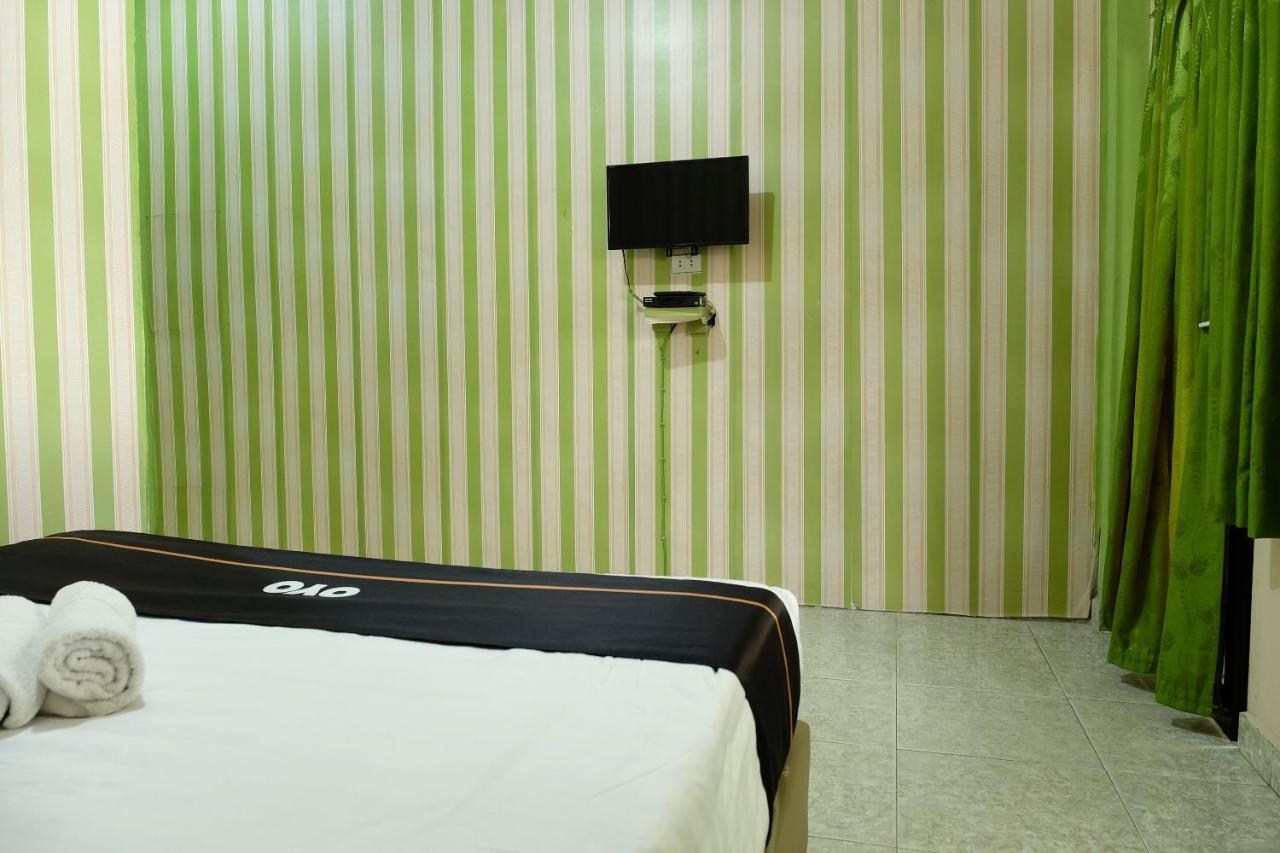 โอโย 2186 เอสเบ โฮเต็ล Hotel ตันจุงปันดัน ภายนอก รูปภาพ