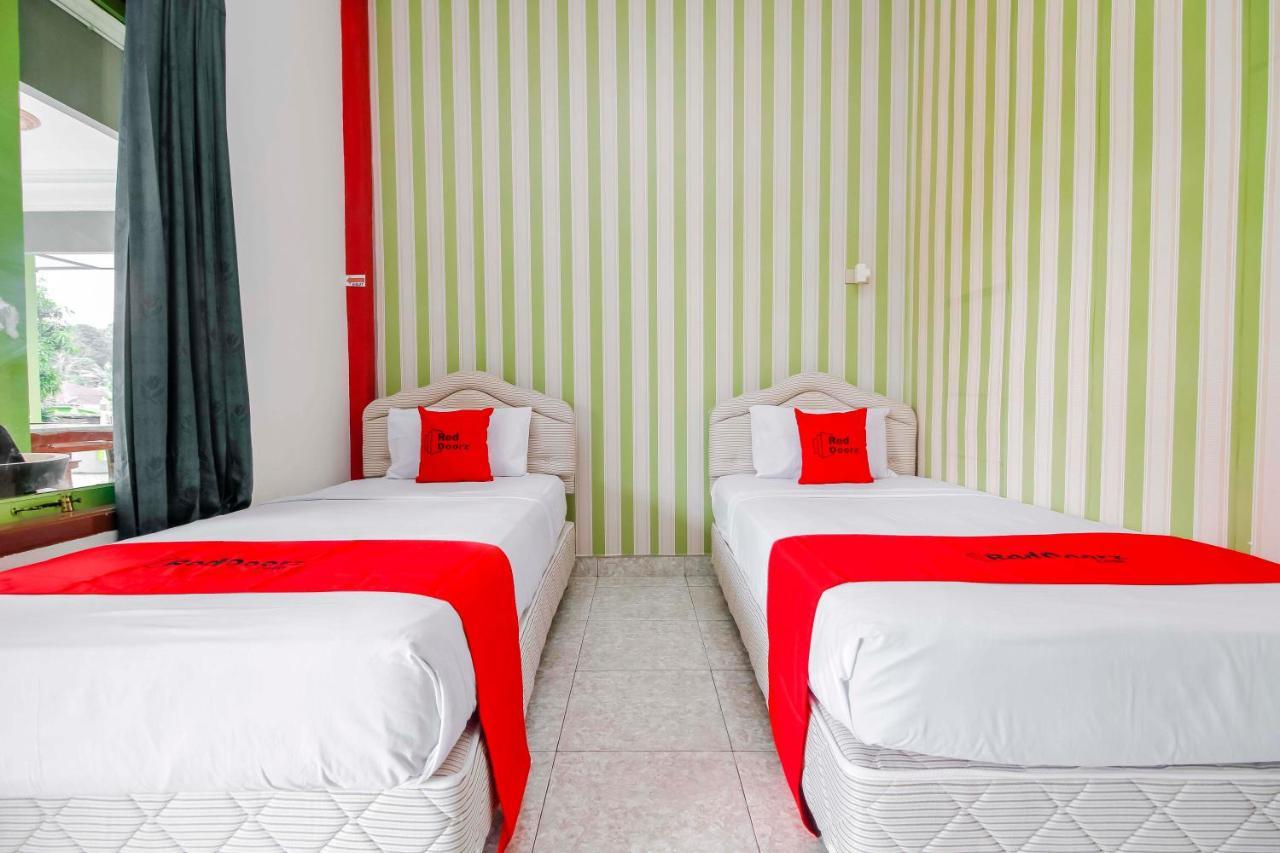โอโย 2186 เอสเบ โฮเต็ล Hotel ตันจุงปันดัน ภายนอก รูปภาพ