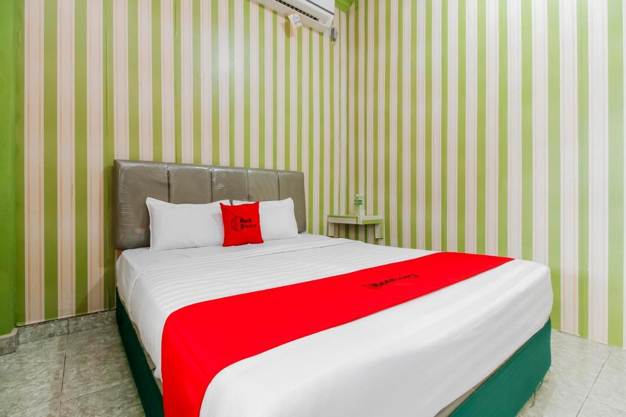 โอโย 2186 เอสเบ โฮเต็ล Hotel ตันจุงปันดัน ภายนอก รูปภาพ