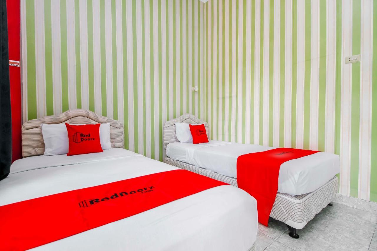 โอโย 2186 เอสเบ โฮเต็ล Hotel ตันจุงปันดัน ภายนอก รูปภาพ
