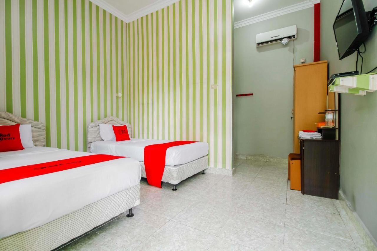 โอโย 2186 เอสเบ โฮเต็ล Hotel ตันจุงปันดัน ภายนอก รูปภาพ