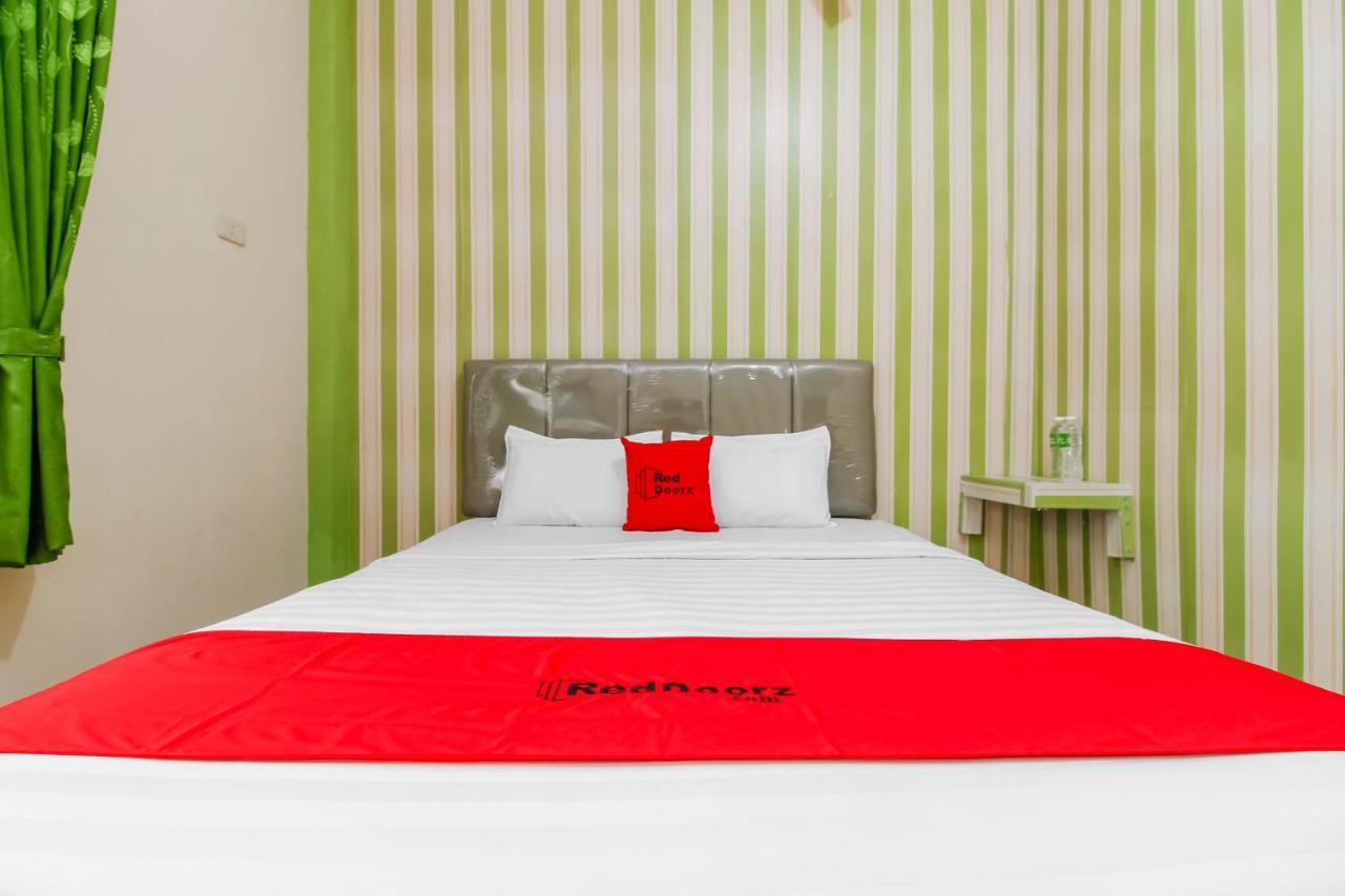 โอโย 2186 เอสเบ โฮเต็ล Hotel ตันจุงปันดัน ภายนอก รูปภาพ