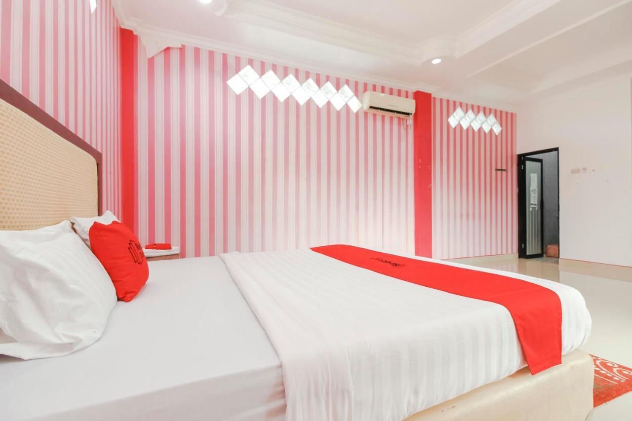 โอโย 2186 เอสเบ โฮเต็ล Hotel ตันจุงปันดัน ภายนอก รูปภาพ