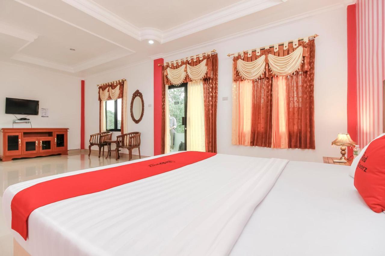 โอโย 2186 เอสเบ โฮเต็ล Hotel ตันจุงปันดัน ภายนอก รูปภาพ