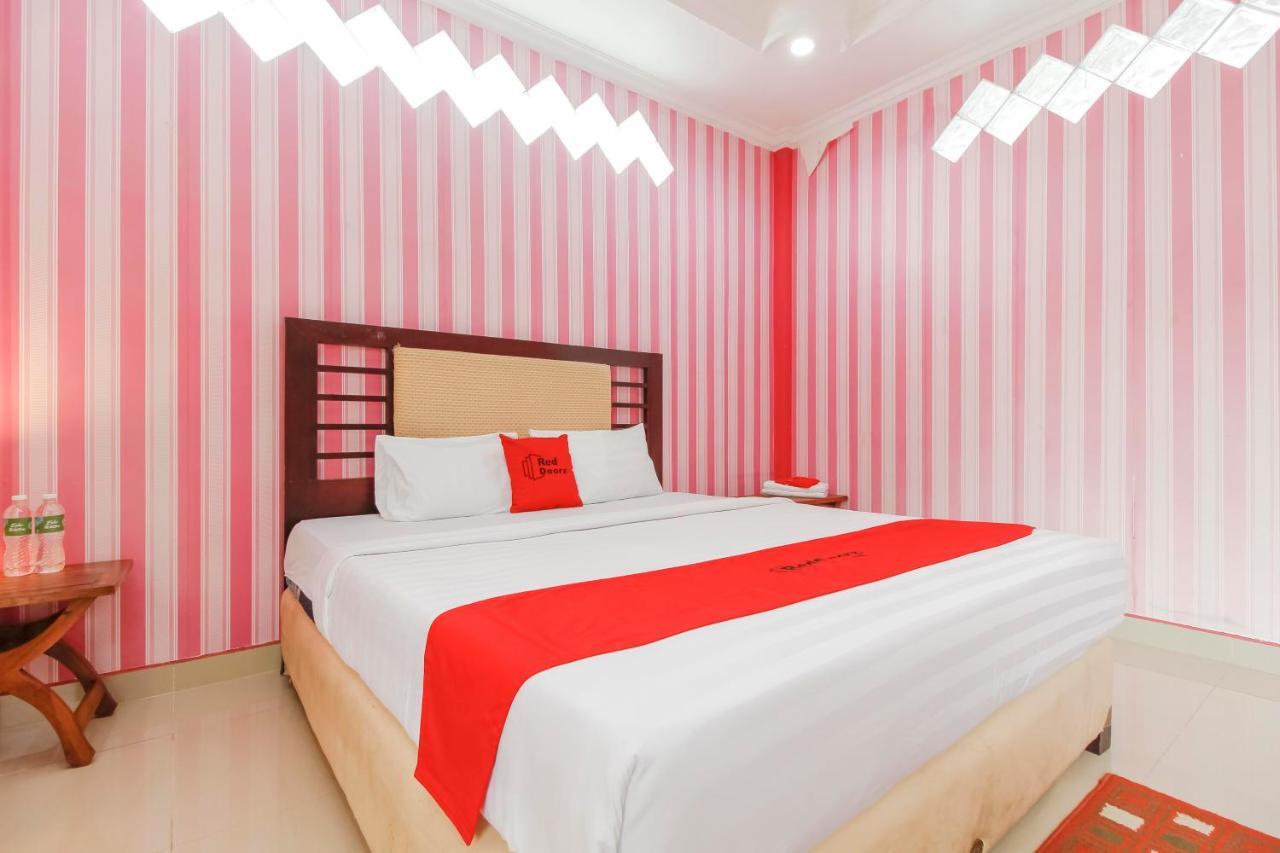 โอโย 2186 เอสเบ โฮเต็ล Hotel ตันจุงปันดัน ภายนอก รูปภาพ