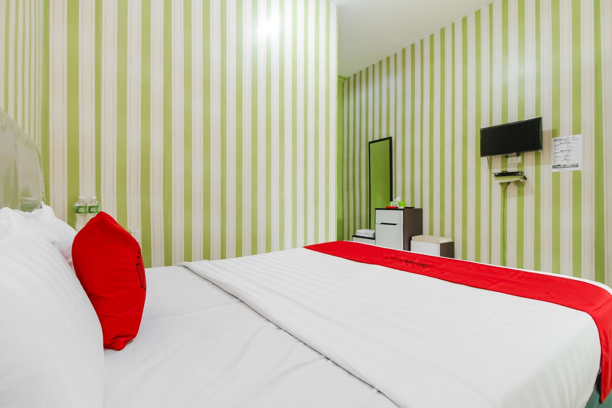 โอโย 2186 เอสเบ โฮเต็ล Hotel ตันจุงปันดัน ภายนอก รูปภาพ