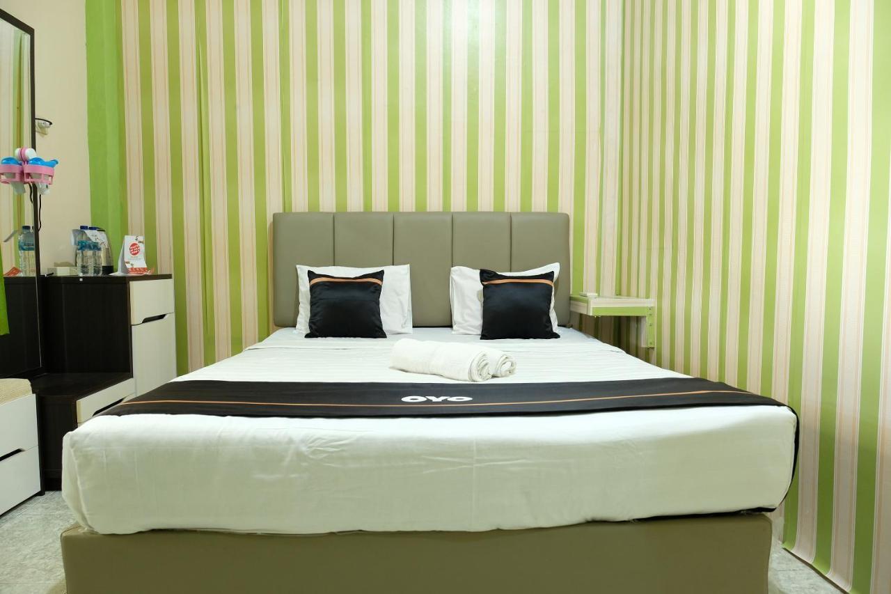 โอโย 2186 เอสเบ โฮเต็ล Hotel ตันจุงปันดัน ภายนอก รูปภาพ